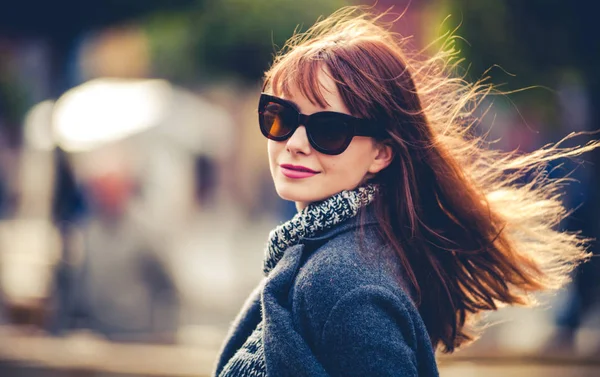 Close up fashion portrait of trendy woman in coat at the city — Stock Photo, Image