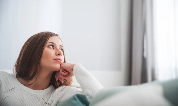 Sad Woman Sitting Sofa Home Deep Thoughts Thinking Important Things — Stock Photo, Image