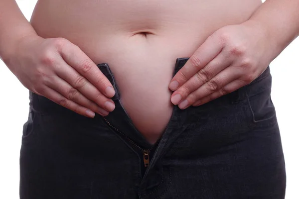 Надмірна вага жінка намагається прикріпити штани — стокове фото