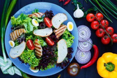 Restoran gıda, Restoran Menü. Sezar salata ızgara chic ile