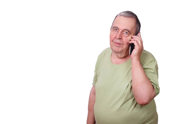 Старший человек с помощью мобильного телефона изолированы — стоковое фото