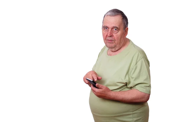 Portrait of senior man using apprehension on mobile phone, typin — Stock Photo, Image
