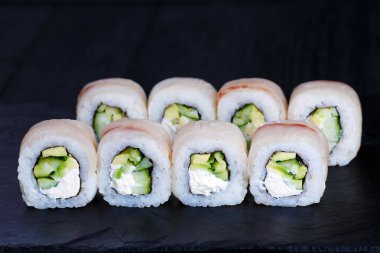 Suşi Roll salatalık ve krem peynir ile