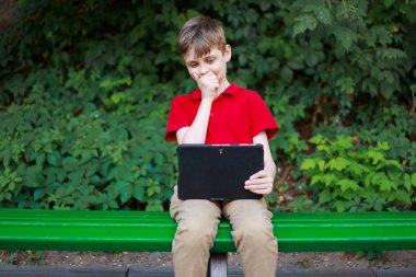 Ebeveyn Danışma, ebeveyn kontrolü. Şok çocuk ta oturuyor