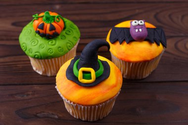 Dekorasyon confe of yaptı ile lezzetli ev yapımı Halloween cupcakes