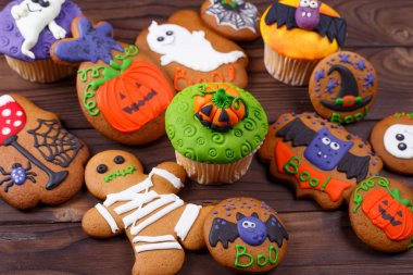 Tatlı, çörekler ve ging için lezzetli ev yapımı Halloween tedavi