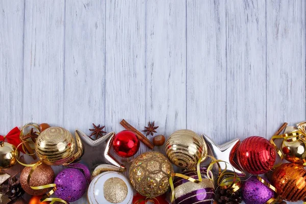 Vánoce, nový rok svátky složení dekorace a baub — Stock fotografie