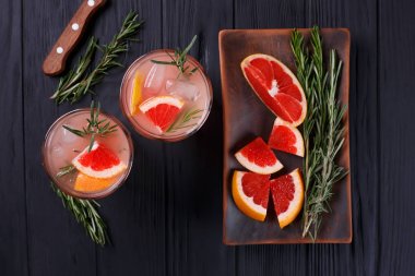 Lezzetli ev yapımı ferahlatıcı greyfurt limonata ile ingredien