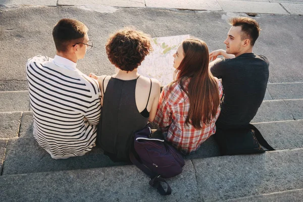 friends traveling together