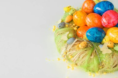 Yuvadaki paskalya yumurtaları 