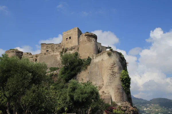 Κάστρο Aragonese στην Ίσκια σε καμπάνια, Ιταλία — Φωτογραφία Αρχείου