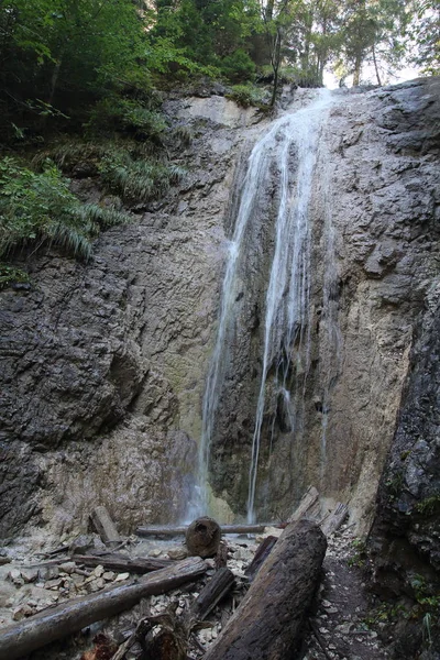 Cachoeira no parque nacional Slovak Paradise na Eslováquia — Fotografia de Stock