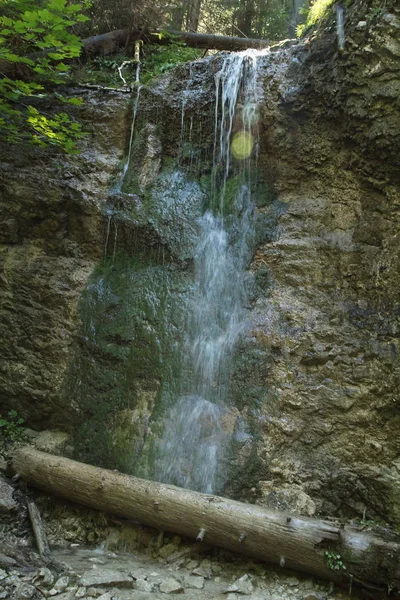 Cachoeira no parque nacional Slovak Paradise na Eslováquia — Fotografia de Stock