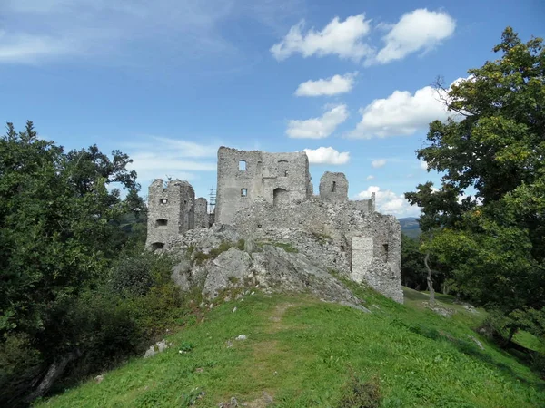 Hrusov hrad na Slovensku — Stock fotografie