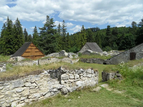 Klastorisko, paraíso eslovaco - ruína do mosteiro — Fotografia de Stock