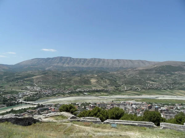 Vista do rio Osum de Berat, Albânia — Fotografia de Stock