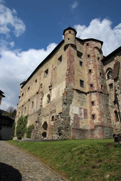 Castelo velho em Banska Stiavnica, Eslováquia — Fotografia de Stock