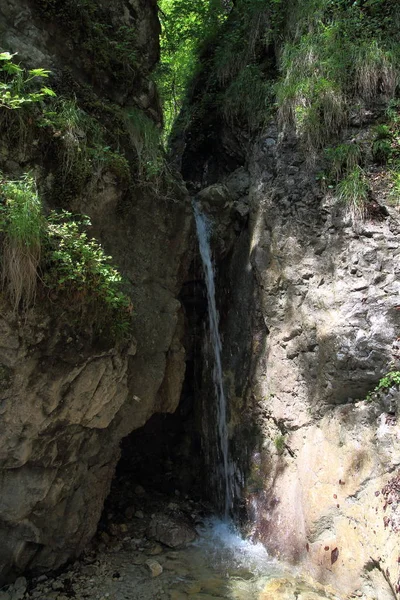Cachoeira no parque nacional Slovak Paradise, Eslováquia — Fotografia de Stock