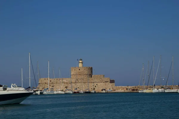 Portu Mandraki w Rodos, Grecja — Zdjęcie stockowe