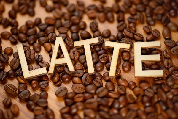 Fából készült word Latte — Stock Fotó