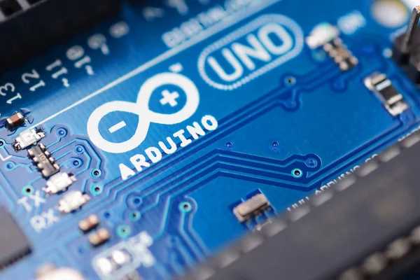 Microcontrolador Arduino UNO — Fotografia de Stock