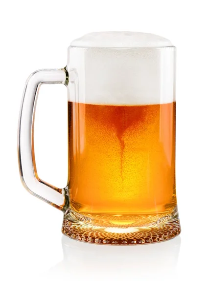 Vaso de cerveza sobre blanco — Foto de Stock