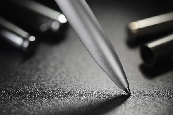 Ocelové kuličkové pero — Stock fotografie