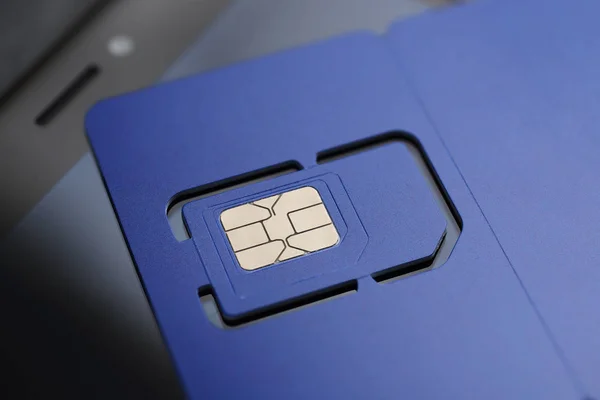 Carta SIM viola pre-tagliata mini, micro, nano dimensioni e . — Foto Stock