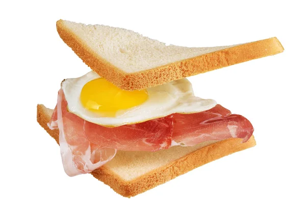 Sandwich met vliegende ingrediënten. Geïsoleerd op witte backgro — Stockfoto