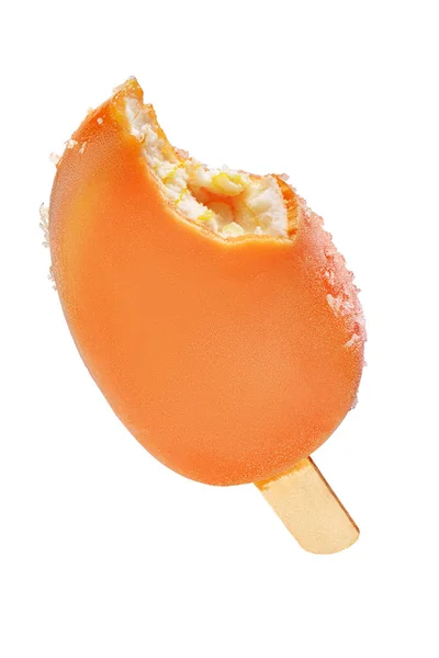 Glace aux fruits orange popsicle isolé sur blanc — Photo