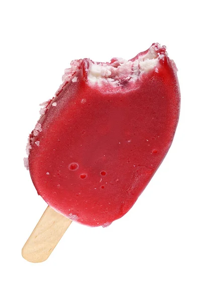 Красное мороженое эскимо с глазурью покрытия изолированы — стоковое фото