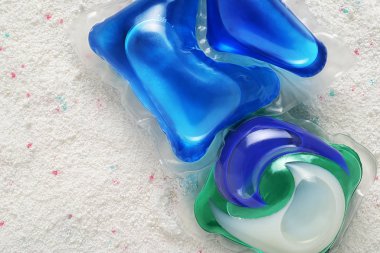 Çamaşır deterjanı tableti ve pudra