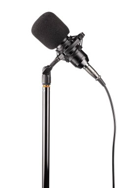 Stüdyo yoğunlaştırıcı mikrofonu beyaza izole edildi
