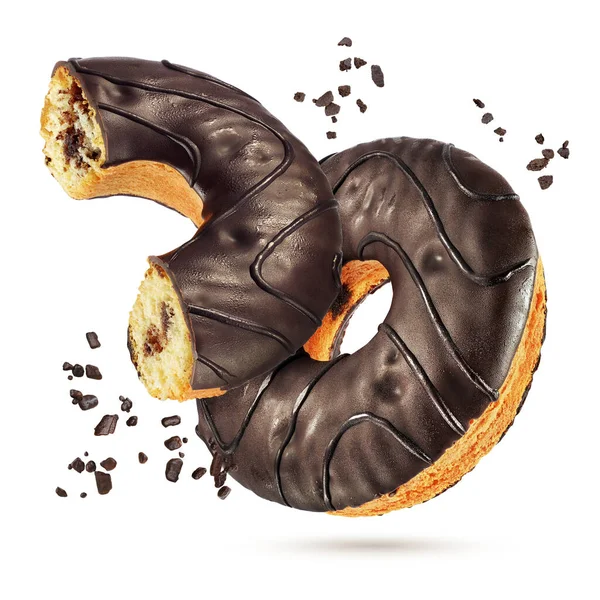 Klasik Çikolatalı Donut Beyaz Arka Planda Yarı Yarıya Izole Edilmiş — Stok fotoğraf