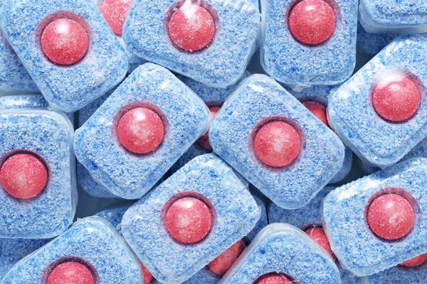 Heap Röda Och Blå Diskmedel Tabletter Bakgrund Ovanifrån — Stockfoto