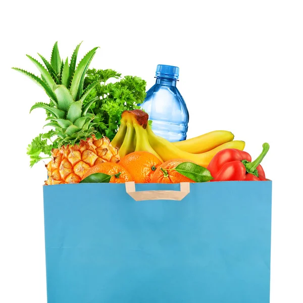 带有白色背景的水果和蔬菜的购物袋 — 图库照片