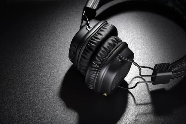 Headphones Wireless Black Ear Earphones Dark Slate Background — Stock Photo, Image