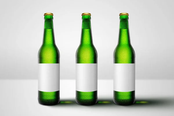Garrafas Cerveja Verde Com Pescoço Longo Publicidade Mock Etiqueta Branco — Fotografia de Stock