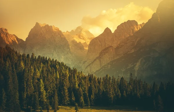 Italienska Dolomiterna landskap — Stockfoto