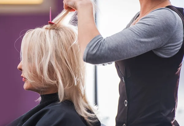 Peluquero Corte de pelo — Foto de Stock