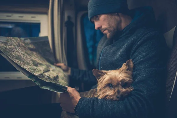 Män och hans hund vän — Stockfoto