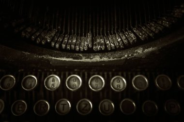 Paslı kirli daktilo