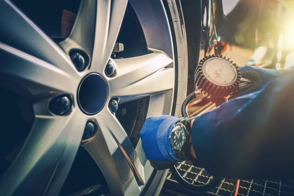 Car Tire Pressure Check — Stock Photo, Image