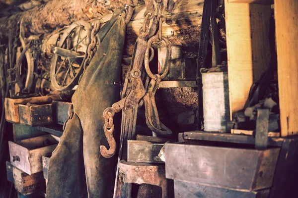 En el antiguo granero de madera — Foto de Stock