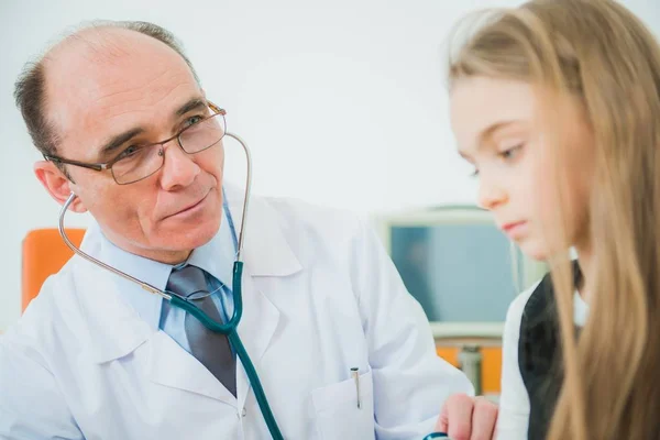 Crianças Médico pediátrico — Fotografia de Stock