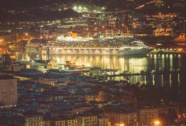 Cruise Ship in La Spezia — ストック写真