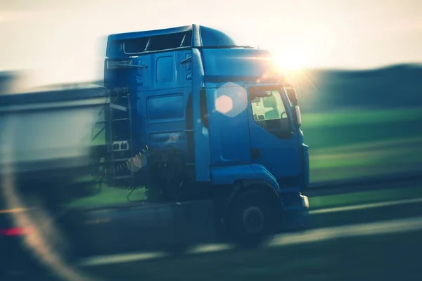 Semi camion di trasporto — Foto Stock