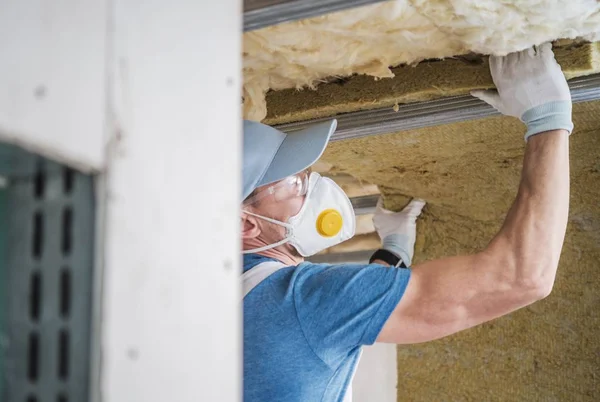 House Insulating by Worker — Stock Photo, Image