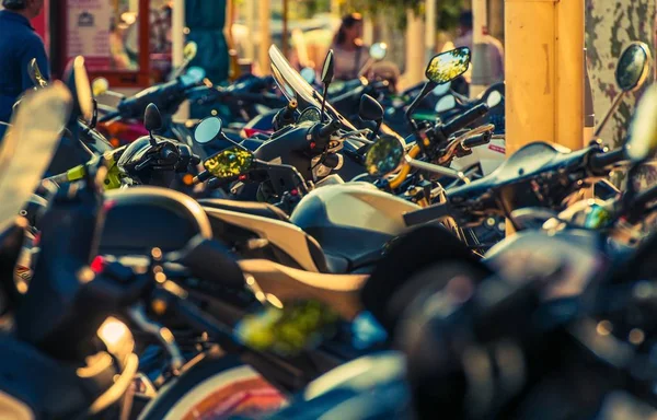 Motocykl, parkování ve Francii — Stock fotografie