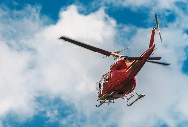 Helicopter Logging in the Air — Stock Photo, Image